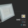 Nærbillede af V-TAC LED projektørens lyspanel med tydelige SMD LED'er og information om 2 års garanti og 80% energibesparelse.