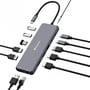 Verbatim USB-C Pro Multiport Hub med alle 13 porte vist og forbundet med diverse kabler og enheder.