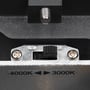 Detalje af CCT-kontakten på SLV Enola Round L LED-væglampen, der vælger mellem 3000 K og 4000 K.