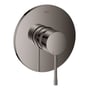 Grohe Essence etgrebsbatteri i messing og hard graphite med 158mm rund roset til bruser. Grebet har markering for varmt og koldt vand.