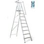 Zarges Safemaster S platformstige med 9 trin i aluminium, med stor platform (400x400mm) og integreret gelænder på hvid baggrund.
