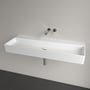 Villeroy & Boch Memento 2.0, 120 cm firkantet hvid møbelvask i keramik monteret på væg med væghængt armatur.