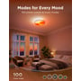 Govee Smart Ceiling Light Ultra lyser orange i loftet over en seng og viser en varm lysscene i soveværelset.
