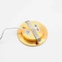 Bagsiden af Neutral Reco68 møbelspot i guld med ledning, metalclips og synlig mærkning med 12 V.