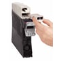Hånd der monterer Schneider Electric Can Open kommunikationskort med NJ45 stik i et ATV & LEX32 system.