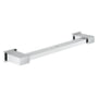 Grohe Essentials Cube badekarsgreb i krom med en brugbar længde på 340 mm og skjulte monteringsdetaljer på hvid baggrund.