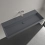 Villeroy & Boch Memento 2.0 vaskeskål i grå keramik, 120 cm bred, monteret på væg med moderne vandhane.