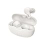 Hvidt ladeetui med et JVC Gumy True Wireless in-ear headset åbent, hvor øretelefonerne ligger klar til opladning.