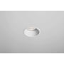 Astro 5701 Minima rund LED downlight monteret i en hvid loftflade, diskret og integreret belysningsløsning.