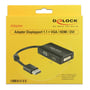 Gul DeLOCK-emballage med adapteren afbildet og tekst om DisplayPort til VGA, HDMI og DVI.