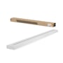 Hvidt LEDVANCE IndiviLED-armatur set skråt ovenfra sammen med den lange brune produktæske.