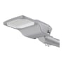 Ledvance Streetlight Compact M LED-gadearmatur set skråt nedefra på en vandret mastarm med LED-optikken synlig.