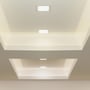 Installeret V-TAC LED Panel Premium i et moderne loft med andre tilsvarende paneler, der udsender koldt hvidt lys.