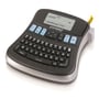 Dymo LabelManager 210D labelmaskine med QWERTY-tastatur og stort display, klar til brug med 6-12 mm tape.