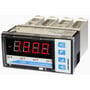 Carlo Gavazzi UDM40-modul med digitalt display, betjeningsknapper og relæudgange set forfra.