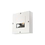 Vægarmatur Callisto Square fra SG Armaturen i hvid aluminium med et firkantet design og synlig varm hvid LED lyskilde.