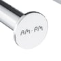 Nærbillede af AM.PM logoet på enden af Inspire V2.0 toiletpapirholderen, fremhæver detaljer.