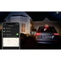 Philips Hue Turaco udendørs søjle lyser ved en indkørsel, mens en app viser hjemme- og udeautomatisering.