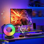 Cirkel RGBIC lampe integreret i et gaming-setup med baggrundsbelysning og musikkende effekter fra lyset.