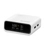 Den hvide 4smarts Desk Charger GaN Screen ses skråt forfra med skærmen og alle fem USB-porte synlige.