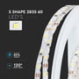 Detaljeret visning af V-TAC S-formet LED strip, der viser 2835 LED'er og angiver 120 graders lysspredning samt energibesparelser.