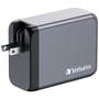 Verbatim GNC-200 GaN oplader 200W set bagfra med et amerikansk stik monteret.