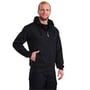 Model iført sort Engel Extend sweatcardigan i størrelse XL, set forfra med hånden i en lomme.