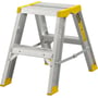 W.steps arbejdsbuk smal med 2x2 trin og gul detaljer på aluminium. Ståfladen er 333x250 mm.