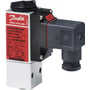 Danfoss MBC 5100 pressostat med G 1/4 tryktilslutning og IP65 kapsling, viser detaljeret label med tekniske specifikationer på hvid baggrund.