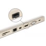 Delock HDMI-A hun støvhætte isat et HDMI-A hun-stik på en guldfarvet enhed, vist i forstørret cirkel.
