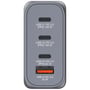 Portene på Verbatim GNC-100 GaN-vægopladeren ses forfra med tre USB-C-porte og én orange USB-A-port.