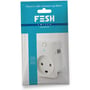 FESH SWITCH Curveline Smart stikudtag med jord i hvid plast, præsenteret i sin originale emballage med garantistempel og dansk design logo.