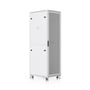 Ubiquiti UACC 42U rackskab, 800 mm bredt, set skråt med perforeret sidedør og lukkede frontpaneler.