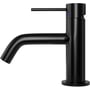 Scandtap Steel Voyage Shadow håndvaskbatteri i sort rustfrit stål set fra siden med grebet strakt vandret mod venstre.