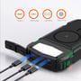 Tilslutning af kabler til 4smarts TitanPack UltiMag powerbankens USB-A, USB-C, og Lightning porte.