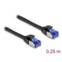 Nærbillede af DeLock RJ45 netværkskabel Cat.6A S/FTP Slim, viser de sorte kabelforbindelser med RJ45 stik og angivelsen '0,25 m'.