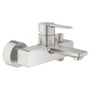 Grohe Lineare New etgrebsbatteri til kar/brus i Supersteel finish, viser etgrebsbetjening og tud.