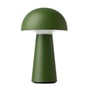 Nielsen Light Move Me bordlampe i olivengrøn med et rundt lampehoved og en konisk fod, sat isoleret på hvid baggrund.