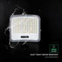 Vand sprøjter omkring V-TAC 25 W LED-projektør med solcelle, som er mærket med IP65-klassifikation.