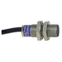 Schneider Electric induktiv sensor XS1 M12 med PNP NO-NC udgang, 2mm tasteafstand og 2 meter kabel på hvid baggrund.