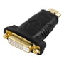 Deltaco HDMI til DVI-D-adapter set skråt bagfra med sort hus og synligt DVI-D-mærke.