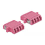 Nærbillede af to Delock LC Quad fiberkoblinger i pink, fremhæver LC-portenes stik og den synlige, men ikke funktionelle, struktur.