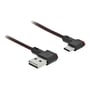 DeLock EASY-USB 2.0-kabel med nær visning af de vinklede USB-A- og USB-C-stik på det sorte, flettede kabel.