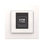 mTouch One termostat og regulator i hvid, med mærket CTM LYNG og produktnavnet mTouch® One vist på displayet.