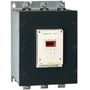 Schneider Electric Altistart 22 softstarter, 480A, 250kW, 3x230-440V, vist forfra med kontrolpanel og tilslutningsklemmer.