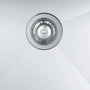 Grohe prop til køkkenvask Ø83 mm i rustfrit stål, vist monteret i en vask med kurveventil og lys baggrund.