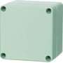 Set fra siden, en Fibox Euronord kasse i lysegrøn polycarbonat, 120x122x75 mm, med synlige skruehuller i låget.