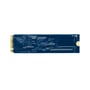 Bagsiden af Kingston NV3 500 GB M.2 2280 SSD viser det blå printkort og de gyldne kontaktflader.