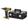 DeWalt DCF403NT 18V XR blindnittepistol til 4,8 mm nitter står ved siden af en sort TSTAK-opbevaringskasse.