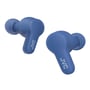 JVC Gumy True Wireless in-ear høretelefoner i blå, vist fra siden med fokus på øretelefonernes design og JVC logo.